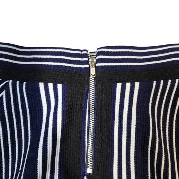 H&M Circle Mini Skirt Black Blue White Striped Size Medium Zip Closure - Picture 3 of 4